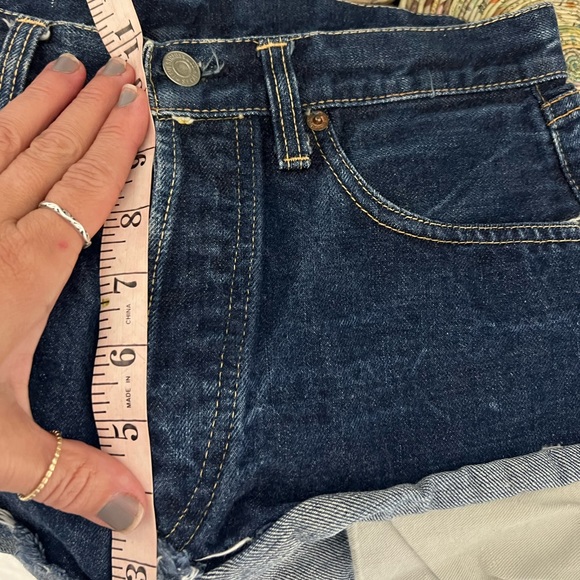 Levi’s 501 cutoff size 31💙 - Picture 3 of 5